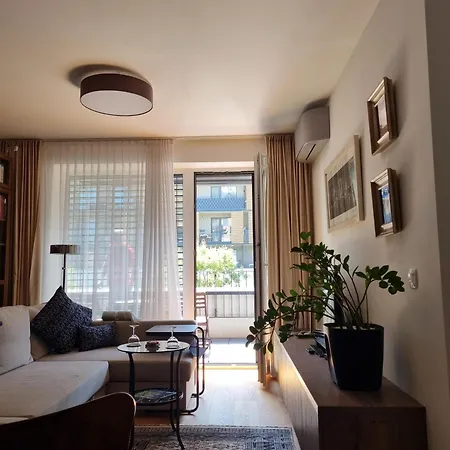 Exclusive - Free Parking Apartment